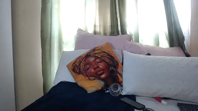 Foxybrownxx1's cam snapshot