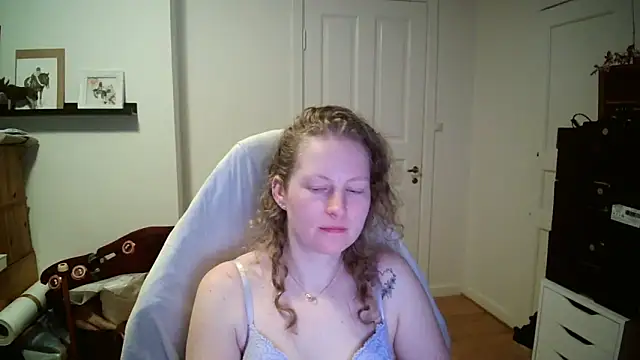 Girlnina-1995's cam snapshot