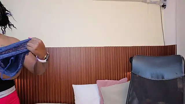 chanel_brunette live sex cam