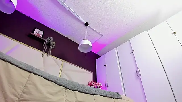 April_bowie live sex cam