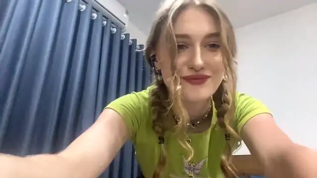 HotCheeseCake's cam snapshot