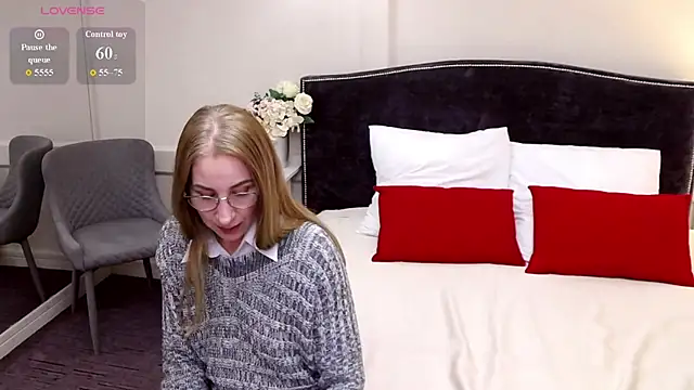 FoxyRamona live sex cam