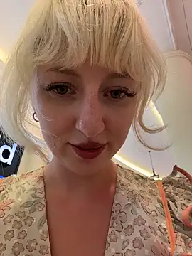 RonnieKiss live sex cam