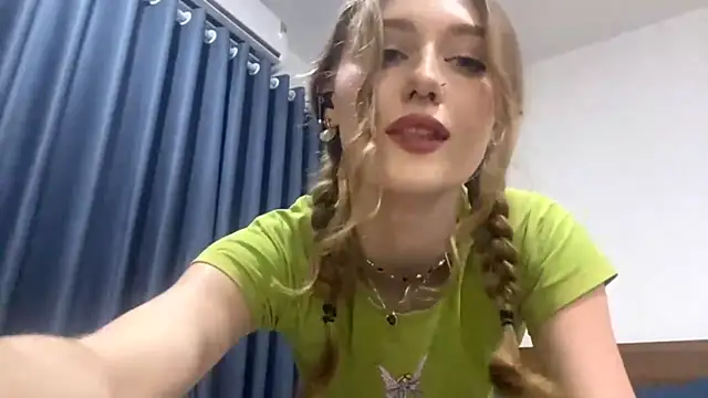 HotCheeseCake's cam snapshot