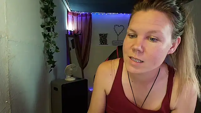 CallMeMaria's cam snapshot