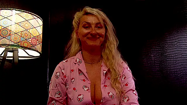 LeticiaReys live sex cam