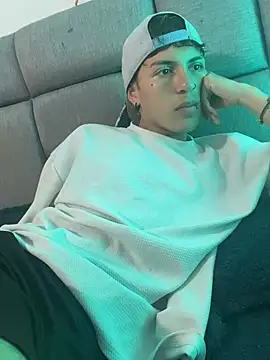 NaytonFreeman live sex cam