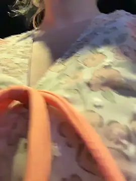 RonnieKiss live sex cam