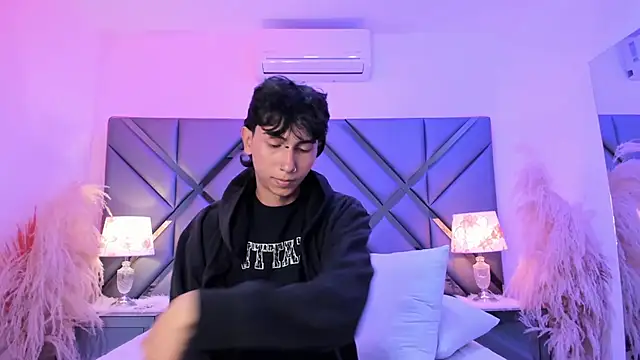 Milan_LewisS live sex cam