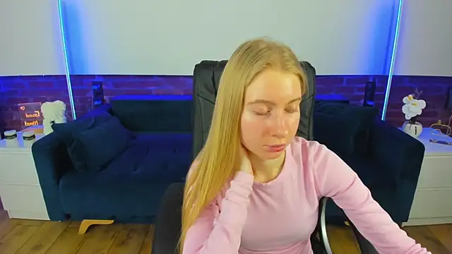 Alina_Blonde's cam snapshot