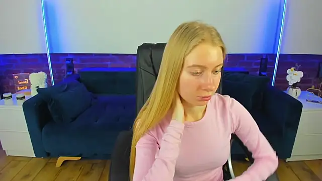 Alina_Blonde's cam snapshot