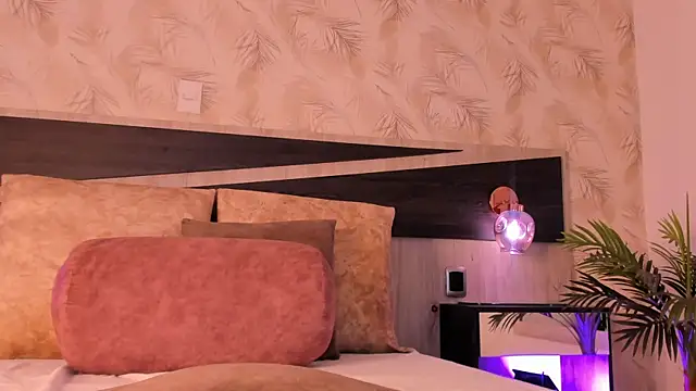 nicolle_pierce's cam snapshot