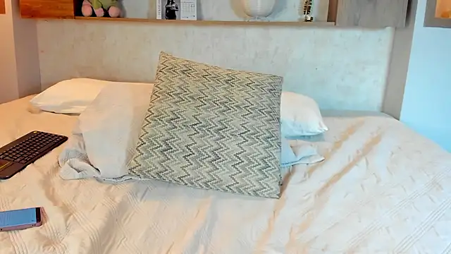 Emilly_Beaumont's cam snapshot