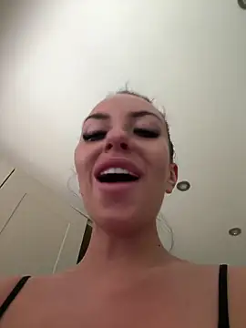 BELLABLACKXUK's cam snapshot