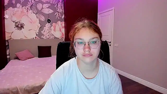 AngelinaLow's cam snapshot