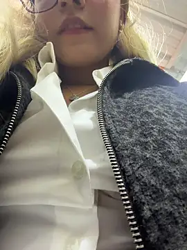 Pretty_roxxyy's cam snapshot