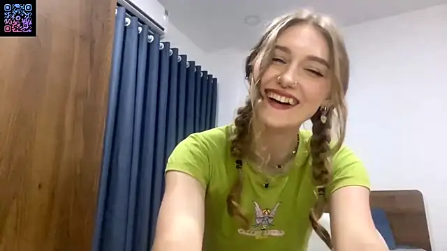 HotCheeseCake's cam snapshot