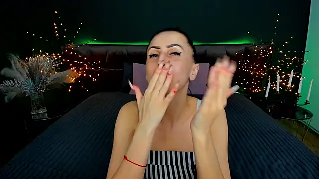 Rebecca_Diamond's cam snapshot