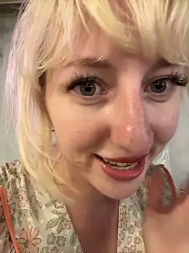 RonnieKiss live sex cam