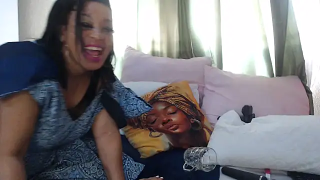 Foxybrownxx1 live sex cam