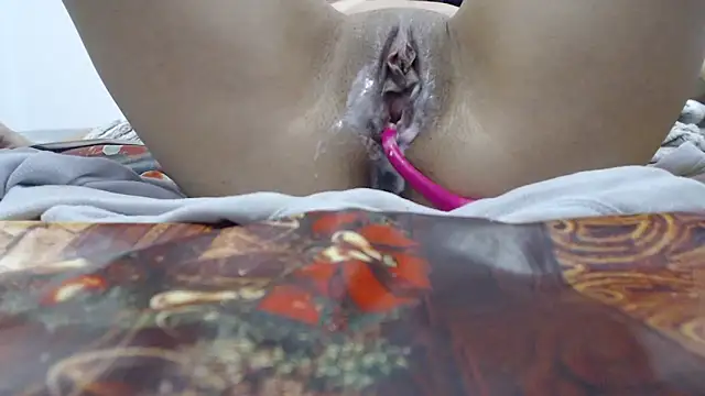 pussywetsquirty's cam snapshot