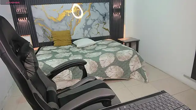 Dark_Desiree18 live sex cam