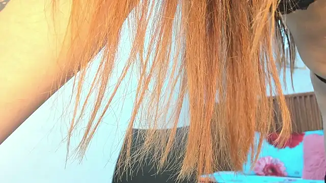 Holly_22 live sex cam