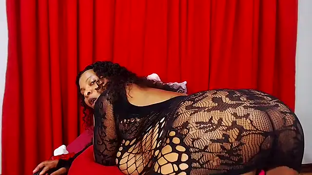 SexyBustyBoobs's cam snapshot