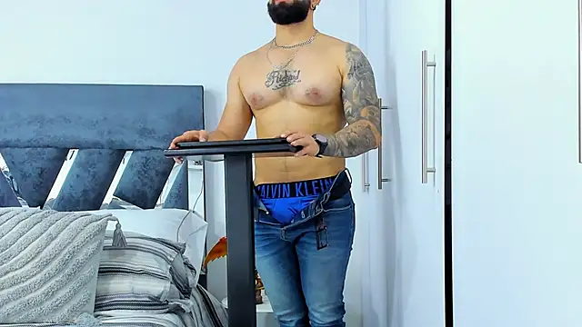 Zack_Froone live sex cam