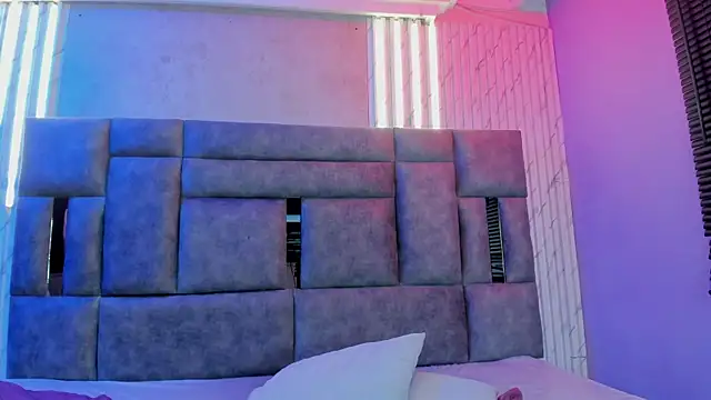 ZharaRousse's cam snapshot