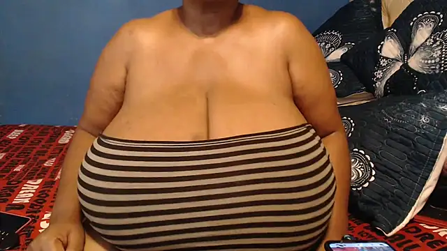 CUTEFIRMMELONSS live sex cam