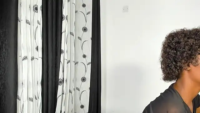 CREAMY_BUBBLEGUM live sex cam