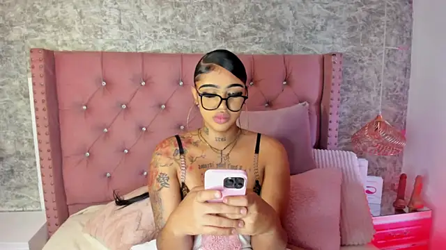 Mia_Jansen live sex cam