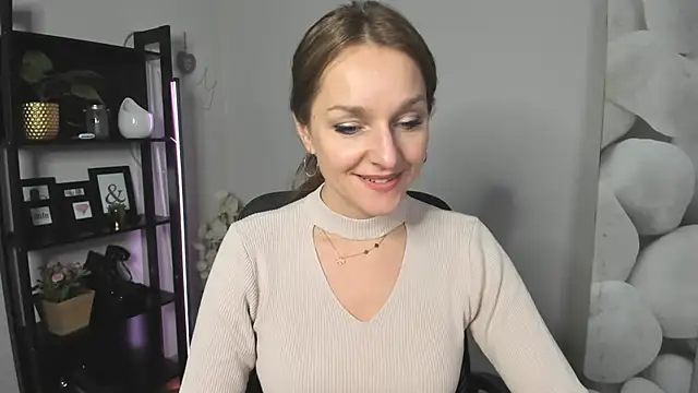 AliciaDesire live sex cam