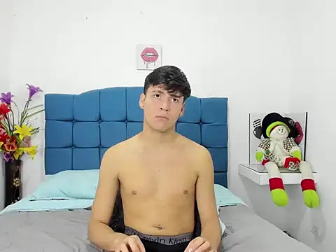 Aaron_Foxxx live sex cam