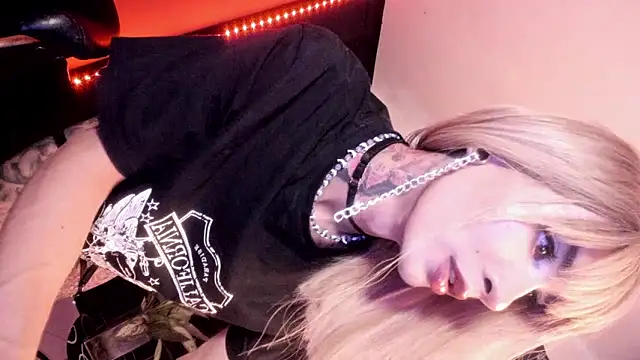 PervertedMissCloe live sex cam