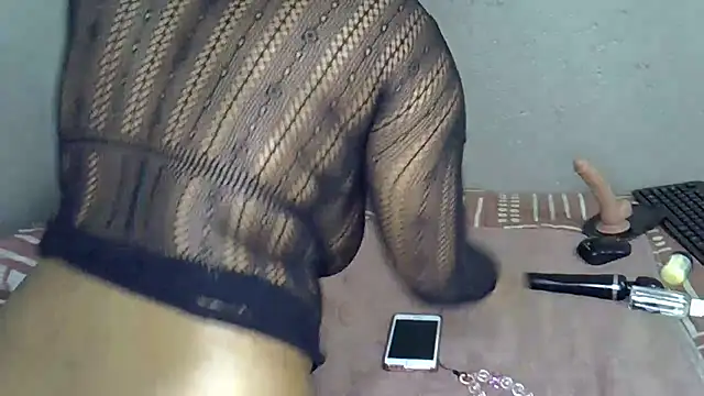 Bellabootie live sex cam