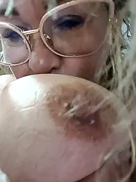 AlexxiaaMat live sex cam