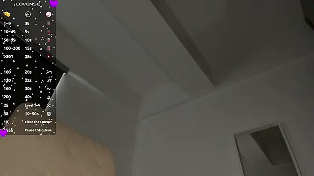 laura-hills18 live sex cam