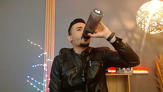 Reiko_85_ live sex cam