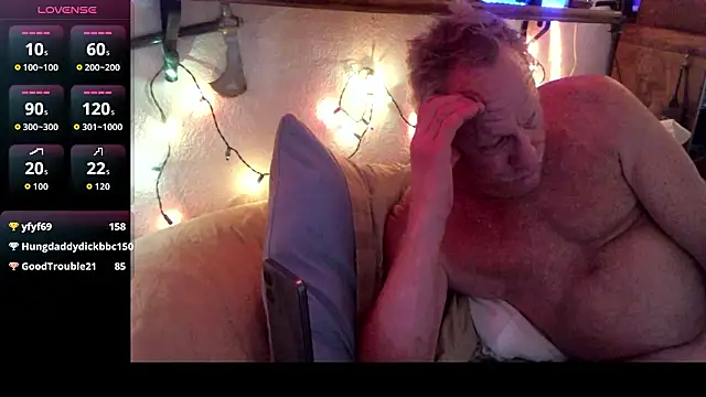 Pussyeat2please live sex cam