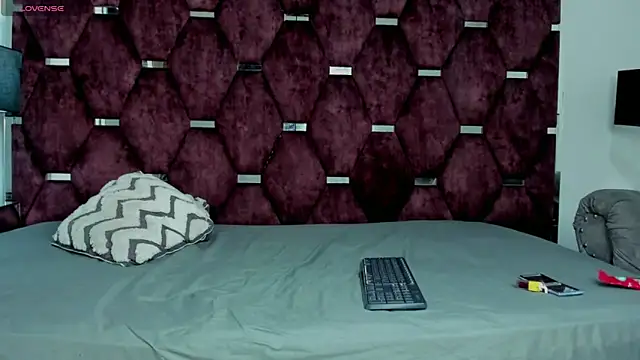 keniaHilton's cam snapshot