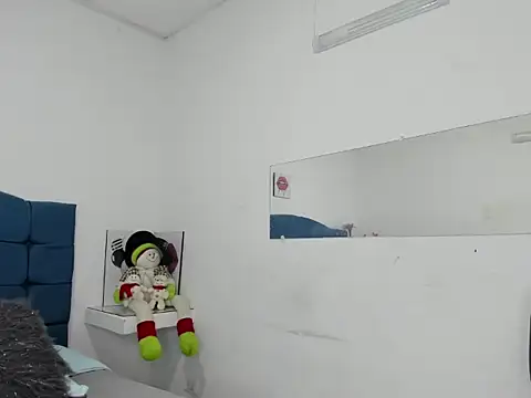 Aaron_Foxxx live sex cam