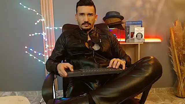 Reiko_85_ live sex cam