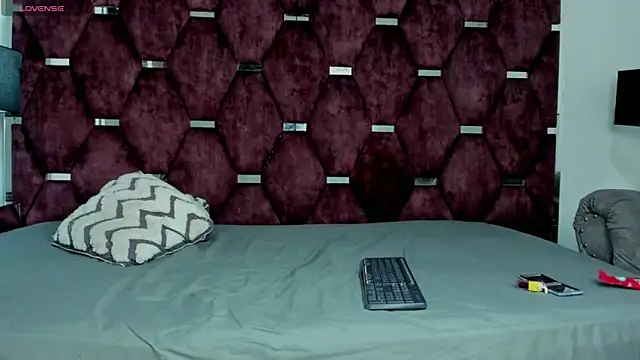 keniaHilton's cam snapshot