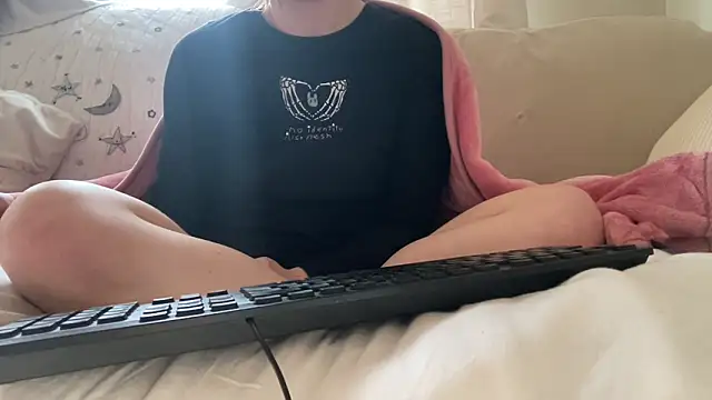 18yoteenvirgin's cam snapshot