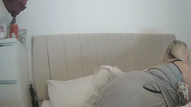 theblondecocklover's cam snapshot