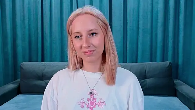 EmilyReyess's cam snapshot