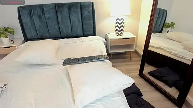 AgathaBloom_'s cam snapshot