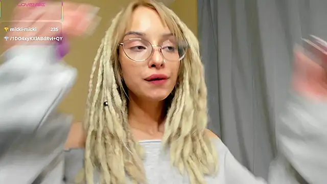 Ameli_Shell's cam snapshot